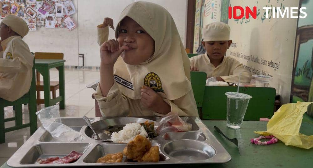 Makan sehat bergizi yang digelar oleh Kodam I/BB wilayah Kodim 0201/Medan (IDN Times/Indah Permata Sari)