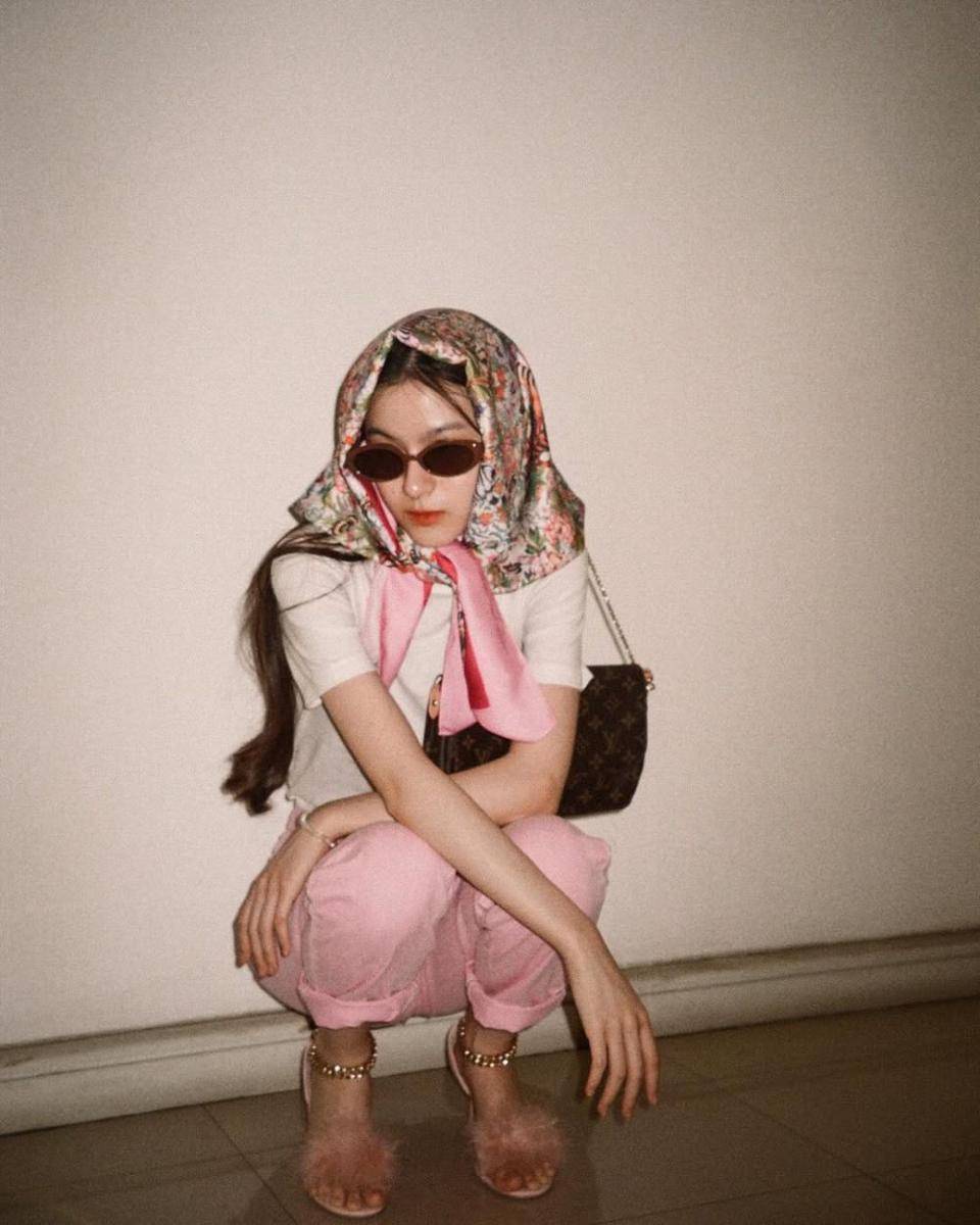 inspirasi outfit nuansa pink ala Prim Chanikarn (instagram.com/primiily)