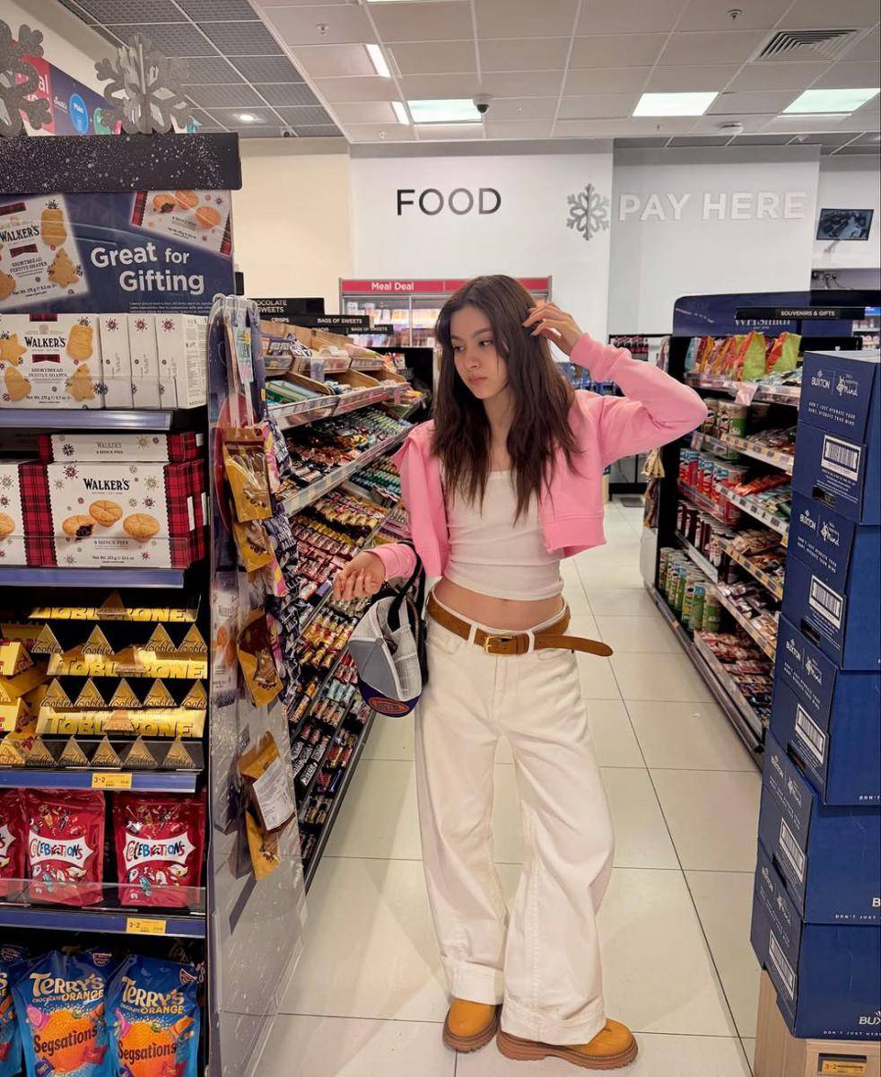 inspirasi outfit nuansa pink ala Prim Chanikarn (instagram.com/primiily)
