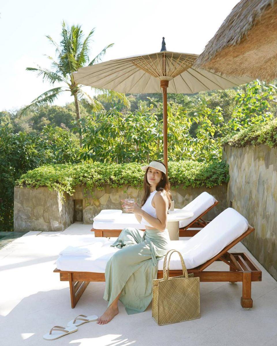 gaya OOTD liburan ke pantai ala Pevita Pearce (instagram.com/pevpearce)
