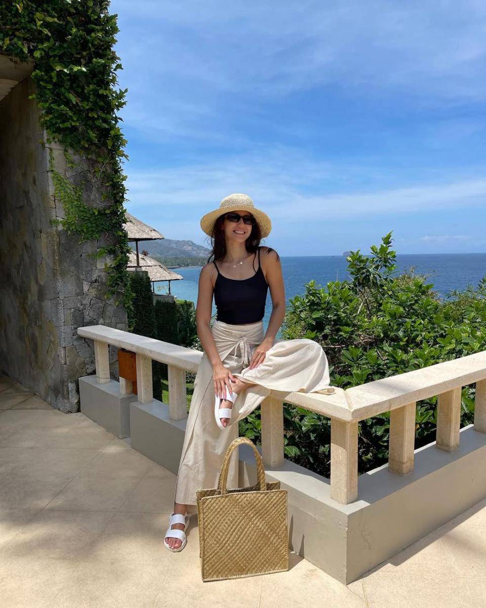 gaya OOTD liburan ke pantai ala Pevita Pearce (instagram.com/pevpearce)