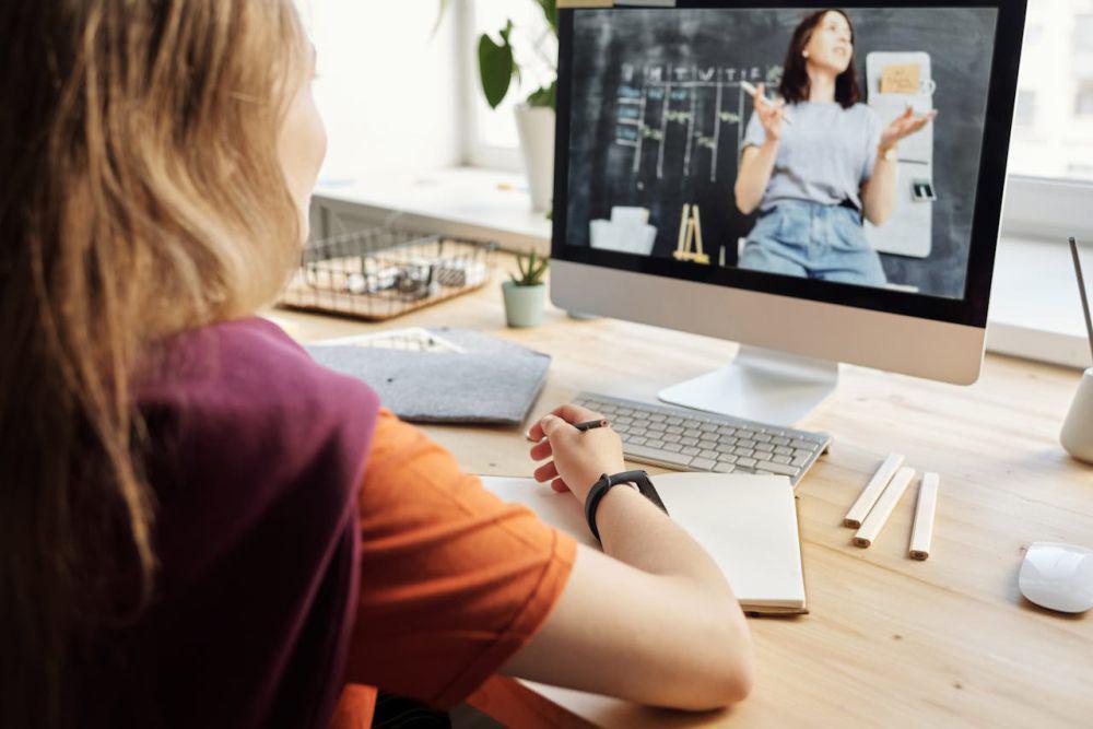 5 Tips Efektif Berhenti Buang Waktu  dan Hilangkan Distraksi