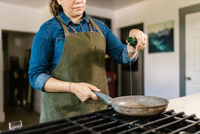 ilustrasi proses memasak kerang ijo bumbu kuning (pexels.com/RDNE Stock project)