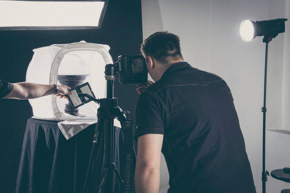 ilustrasi melakukan fotografi (pexels.com)