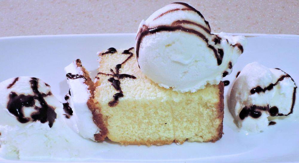 ilustrasi kue bolu dengan es krim (pixabay.com/pixel1)