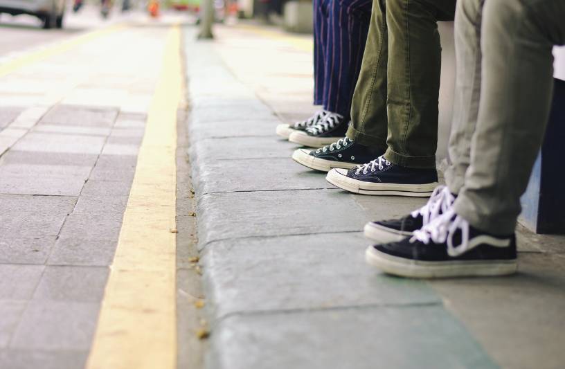 ilustrasi sepatu reflektif (pixabay.com/IqbalStock)