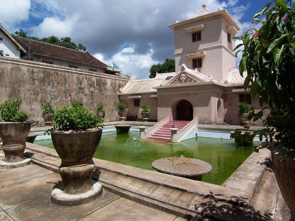 Taman Sari Yogyakarta (https://id.wikipedia.org/)