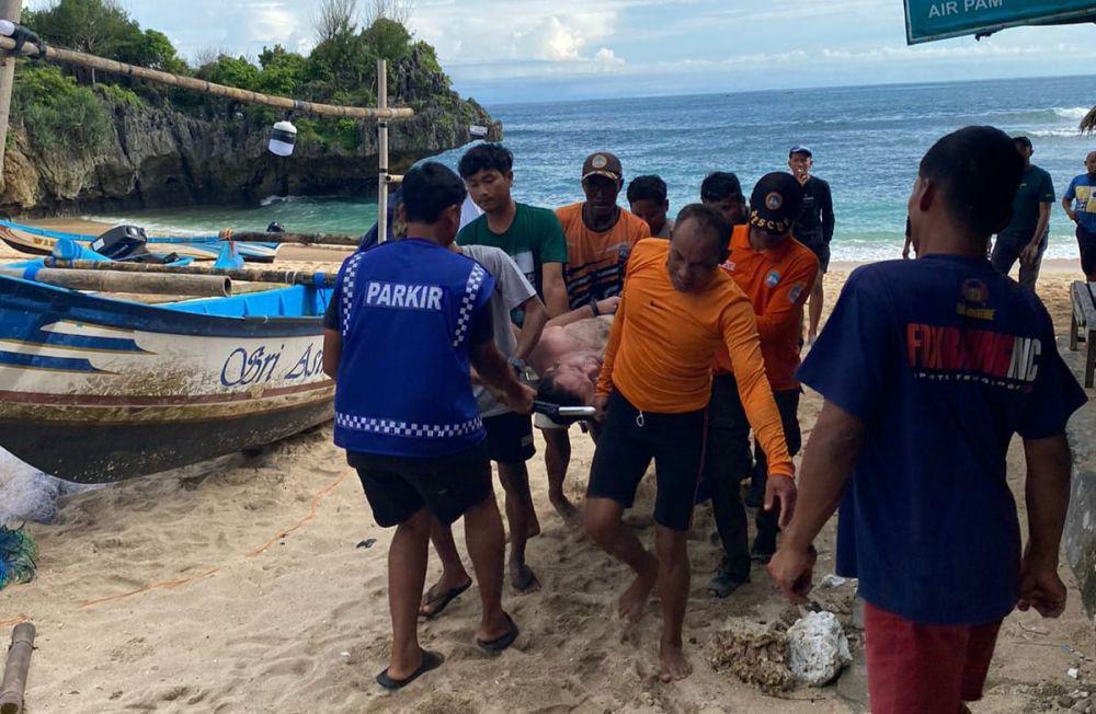 Turis Asal Turki Terseret Ombak Pantai Slili Gunungkidul