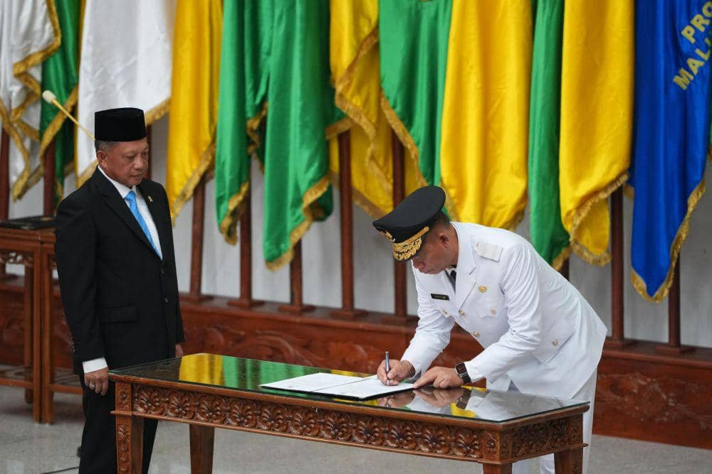Menteri Dalam Negeri Tito Karnavian melantik Pj. Gubernur Sulsel Fadjry Djufry. (Dok. Istimewa)
