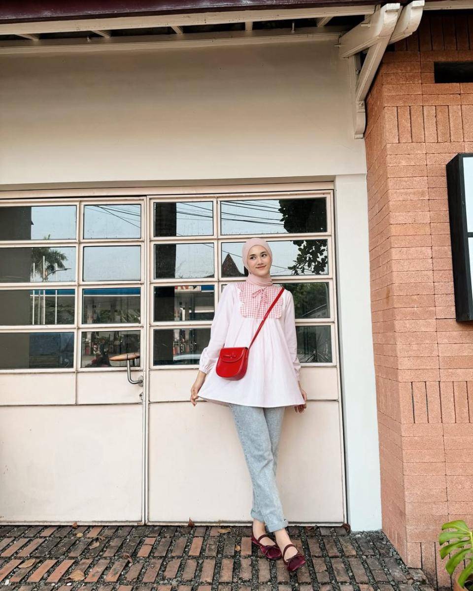 ide outfit piknik buat hijabers ala Rania Sukandari (instagram.com/raniaskdr_)