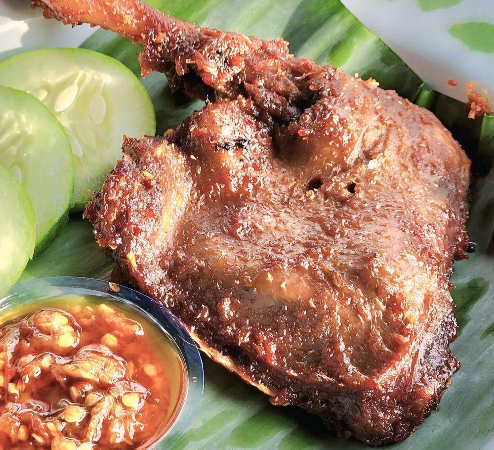 Waroeng Bebek Ngarasan (instagram.com/waroengbebekngarasan)