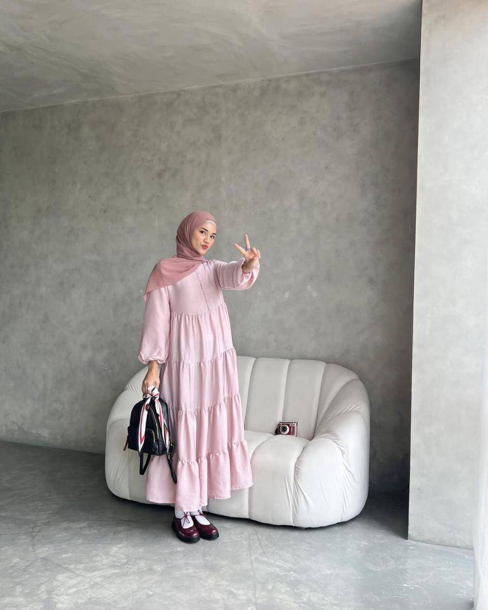 ide outfit piknik buat hijabers ala Rania Sukandari (instagram.com/raniaskdr_)