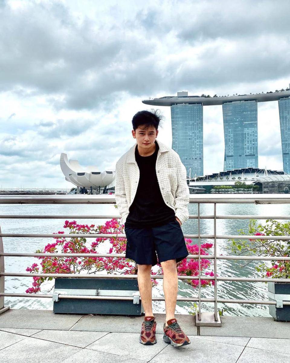 inspirasi OOTD traveling ala Randy Martin (instagram.com/randymartinnn)