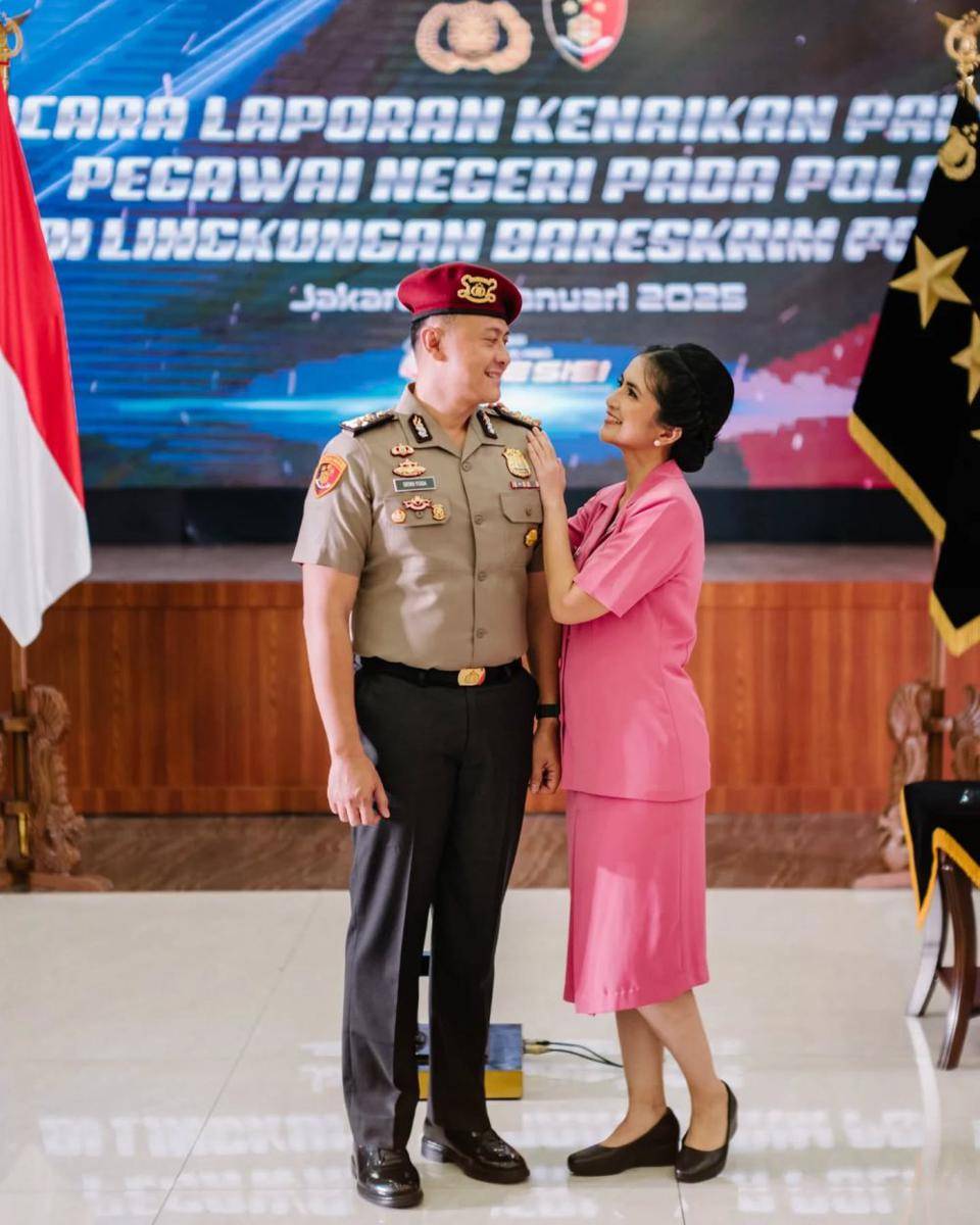 Kadek Devie dampingi suami (Instagram.com/kddevie)