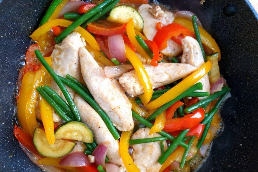 tumis kacang panjang daging ayam (pexels.com/Ana Palade)