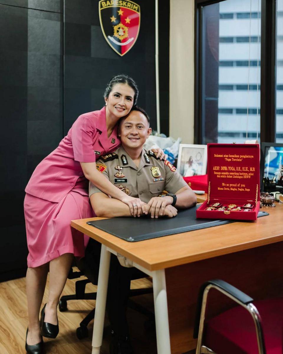 Kadek Devie dampingi suami (Instagram.com/kddevie)
