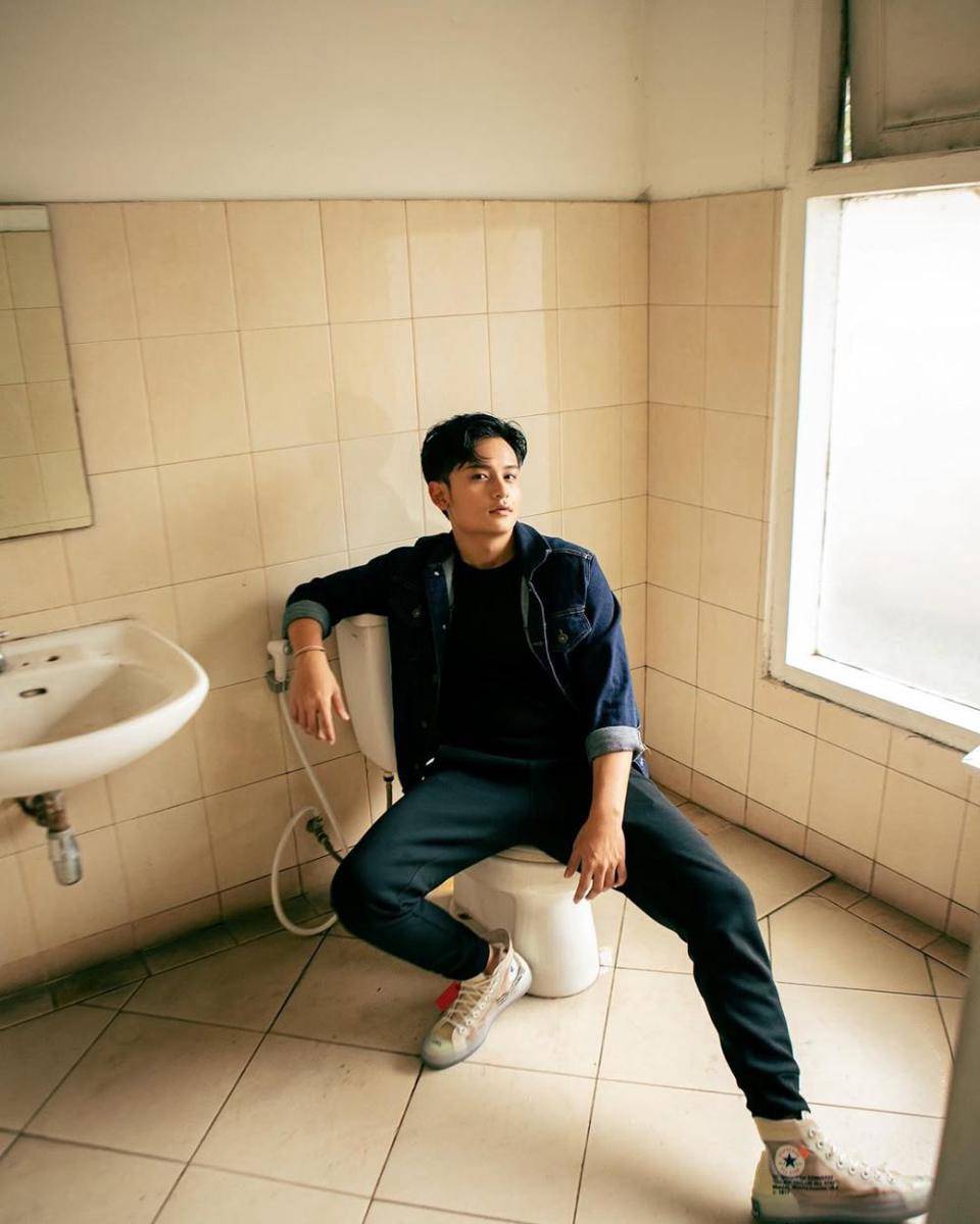 padu padan kemeja ala Randy Martin (instagram.com/randymartinnn)