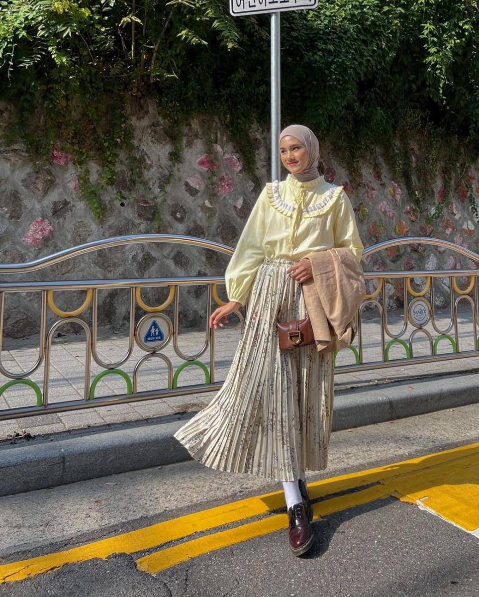ide outfit piknik buat hijabers ala Rania Sukandari (instagram.com/raniaskdr_)
