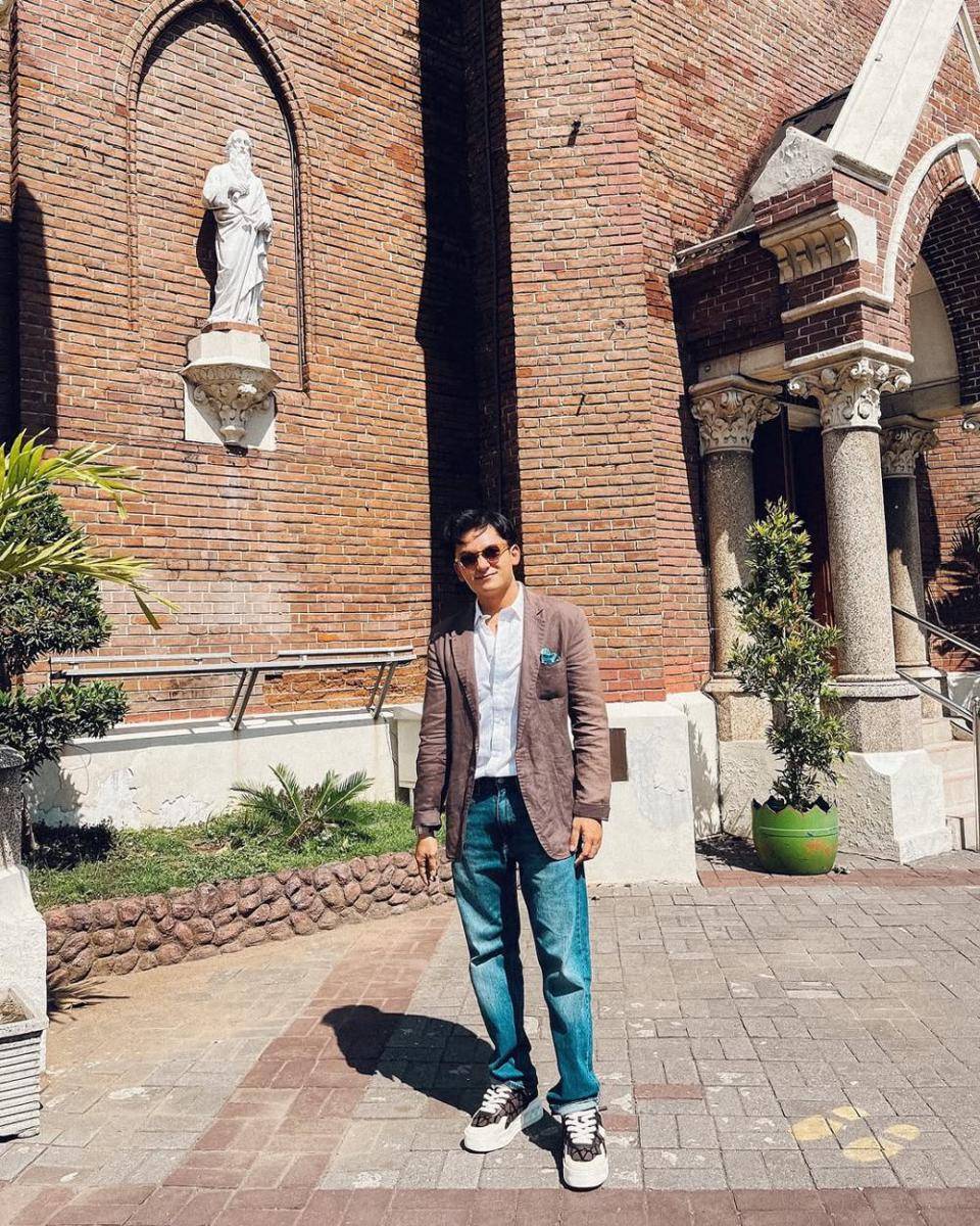 padu padan kemeja ala Randy Martin (instagram.com/randymartinnn)