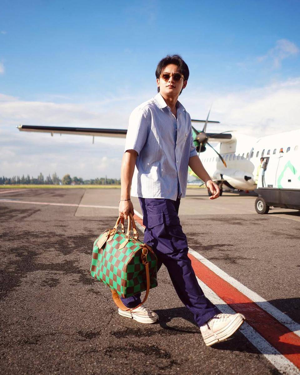 padu padan kemeja ala Randy Martin (instagram.com/randymartinnn)