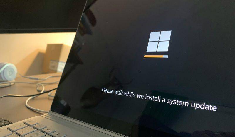ilustrasi menginstal ulang sistem operasi Windows (unsplash.com/Clint Patterson)