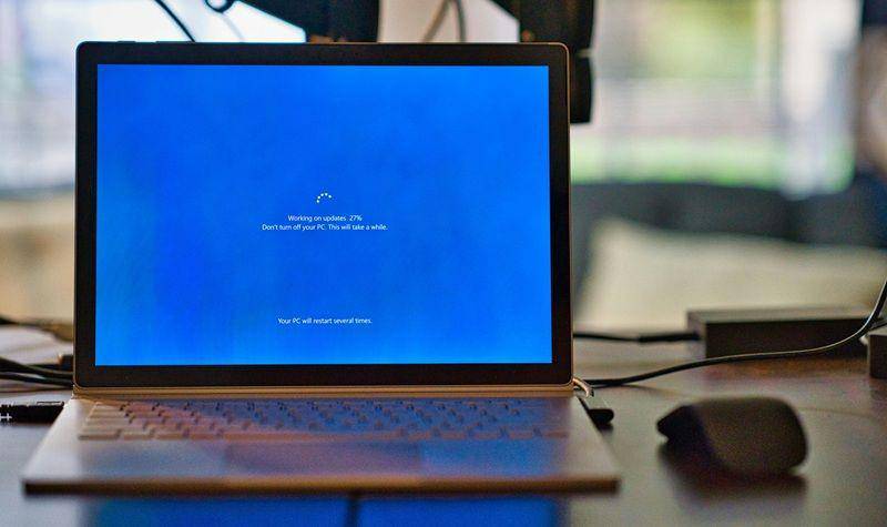 ilustrasi proses setelah mereset BIOS (unsplash.com/Clint Patterson)