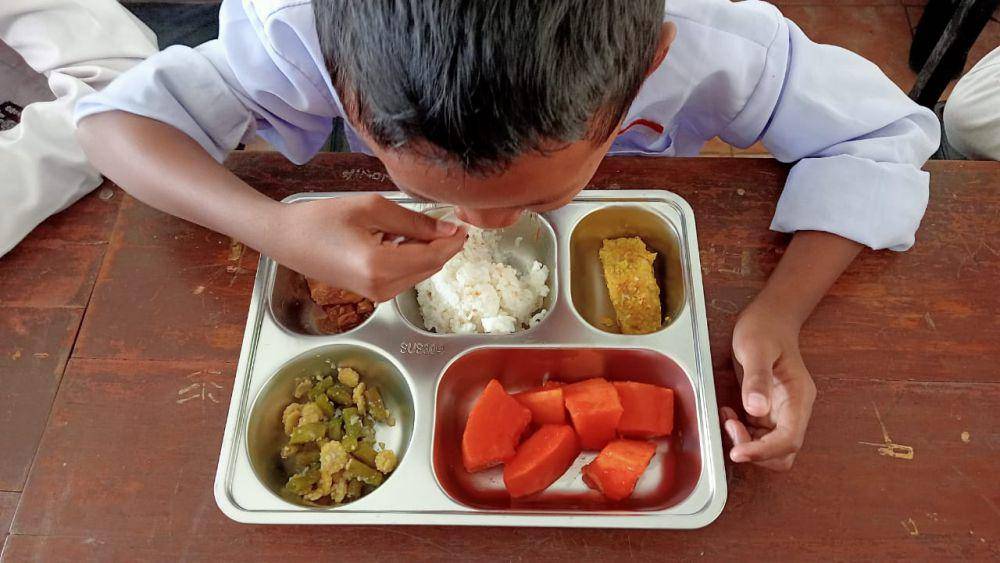 Ilustrasi makan bergizi gratis. IDN Times/ Riyanto.