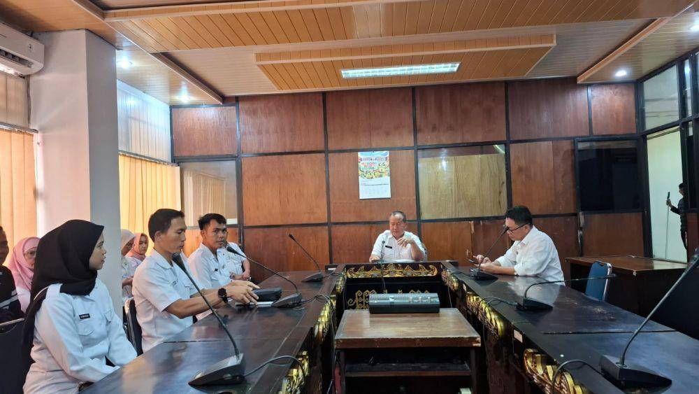 Konferensi pers Sekda Kota Bandar Lampung, Iwan Gunawan di Kantor Pemkot Bandar Lampung. (IDN Times/Muhaimin)