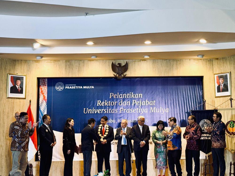 Hassan Wirajuda Dilantik Jadi Rektor Universitas Prasetiya Mulya