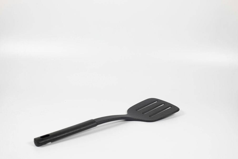 Potret spatula non logam (pexels.com/@cflaten)