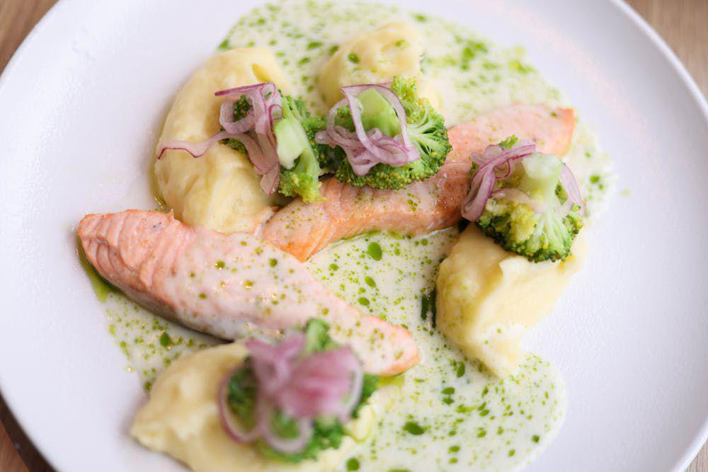 Resep Salmon Siram Saus Pistachio, Mudah dan Anti Gagal!