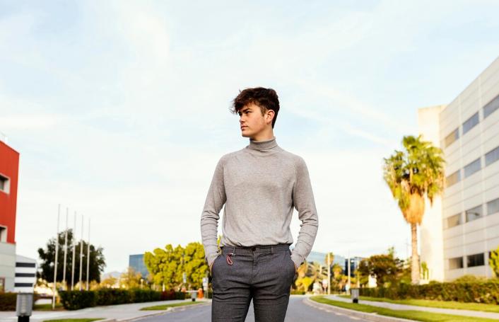 5 Sweater Pria yang Cocok untuk Musim Dingin, Hangat dan Modis!