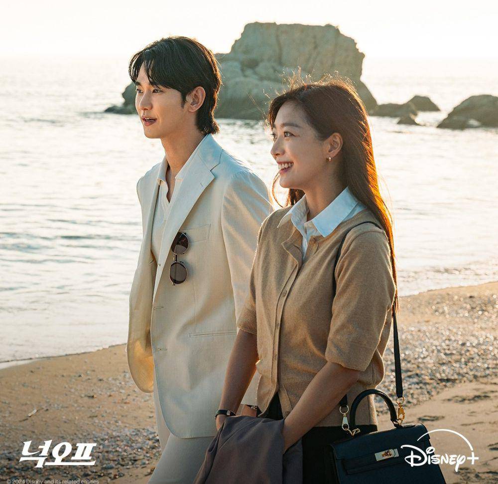 Kim Soo Hyun bersama Jo Bo Ah di Knock Off (instagram.com/disneypluskr)