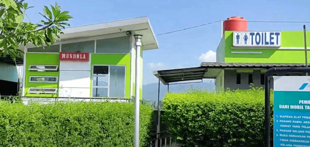 fasilitas mushola dan toilet pom bensin (dok. youtube.com/Review Masjid Indonesia)