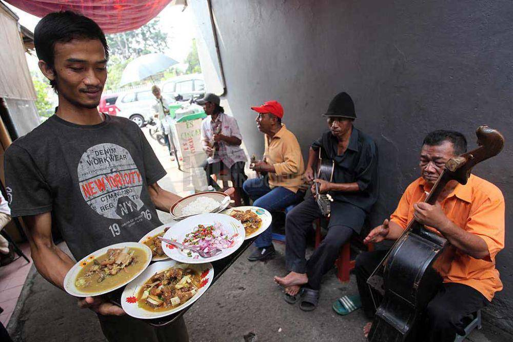 Potret suasana di Sate Keroncong Jatinegara