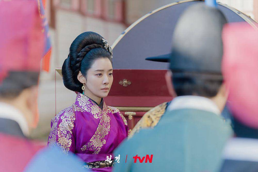 still cut drakor The Queen Who Crowns (instagram.com/The Queen Who Crowns)