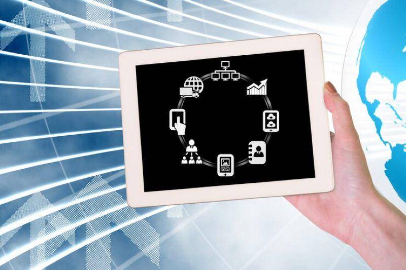 ilustrasi mengubah proses bisnis melalui IoT dan AI (freepik.com/creativeart)