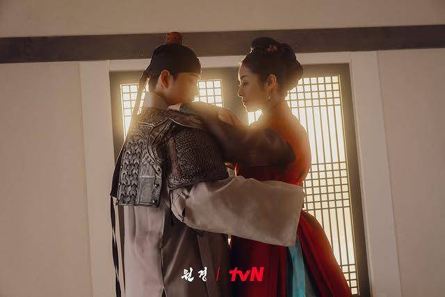 Still cut drama Korea The Queen Who Crowns (Instagram.com/tvn_drama)