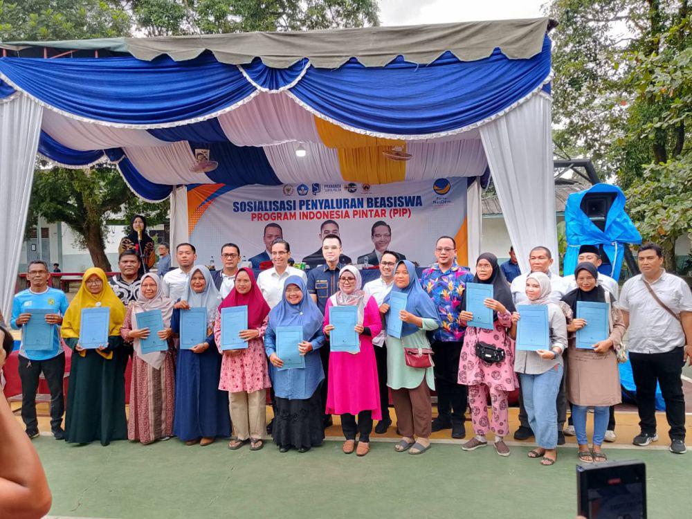Prananda Paloh Salurkan 693 Beasiswa Program Indonesia Pintar di Medan