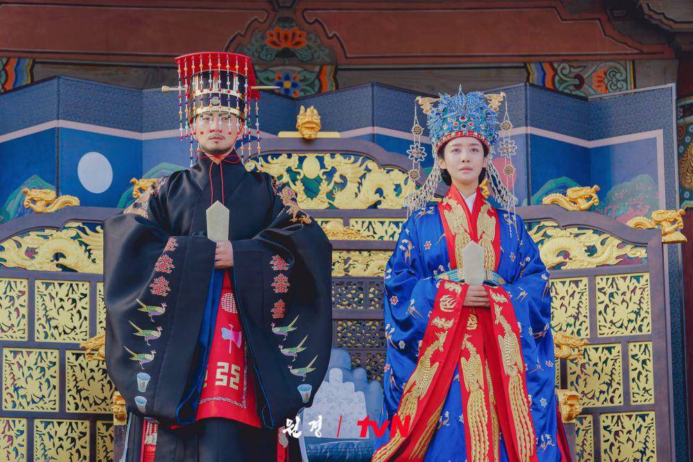 still cut drakor The Queen Who Crowns (twitter.com/CJnDrama)