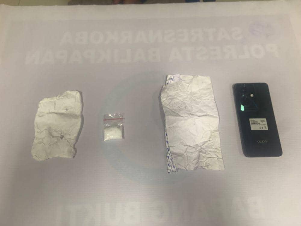 Barang bukti yang diamankan polisi dari tangan tersangka A. (Dok. Polresta Balikpapan)