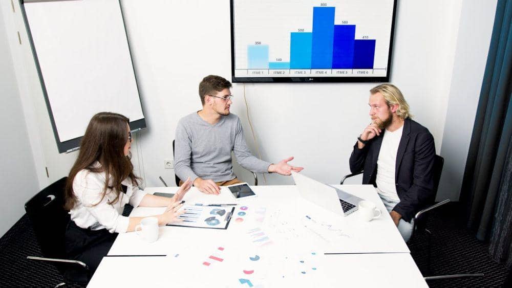 ilustrasi suasana kerja (pexels.com/ Artem Podrez)