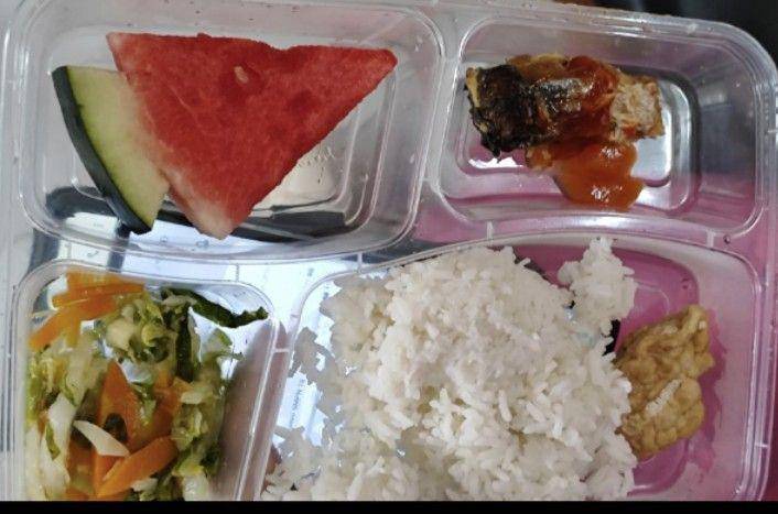 Menu MBG di Palembang hari keempat (Dok. Tangkapan layar untuk IDN Times)