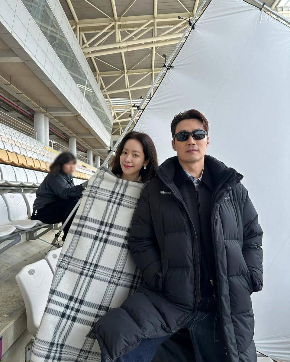 momen akrab pemain di balik layar drama Korea Love Scout (instagram.com/roma.emo)
