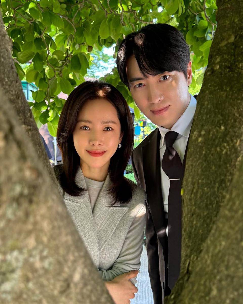 momen akrab pemain di balik layar drama Korea Love Scout (instagram.com/roma.emo)