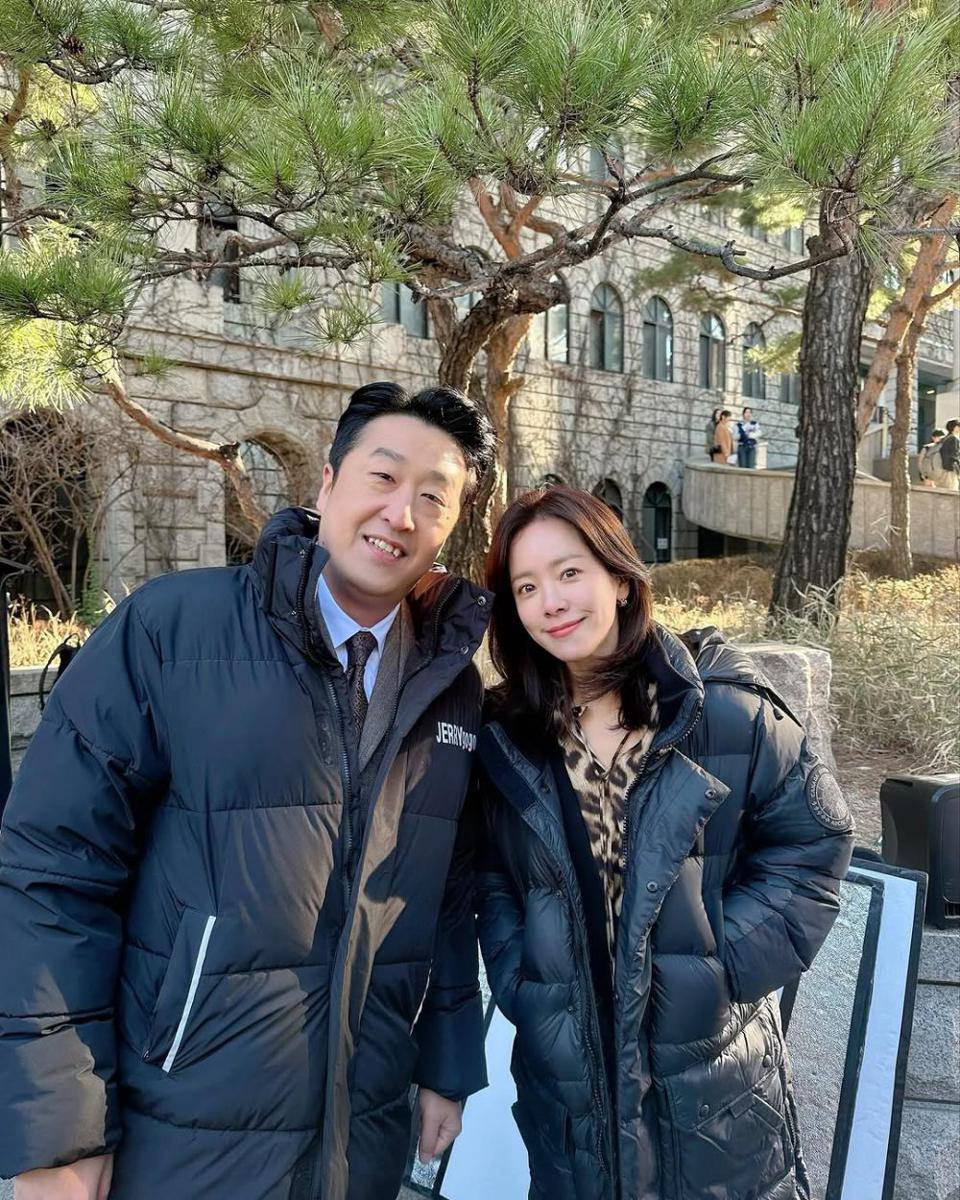 momen akrab pemain di balik layar drama Korea Love Scout (instagram.com/roma.emo)