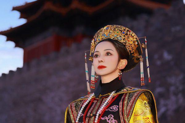 7 Potret Kirana Larasati Pakai Busana Tradisional China
