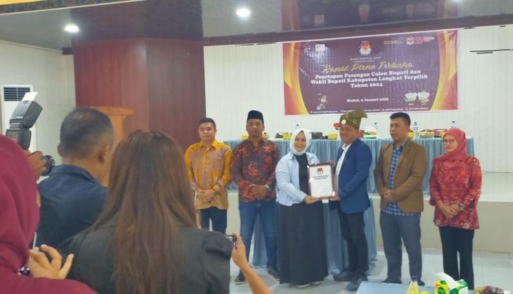 KPU Tetapkan Syah Afandin-Tiorita Menang Pilkada Langkat