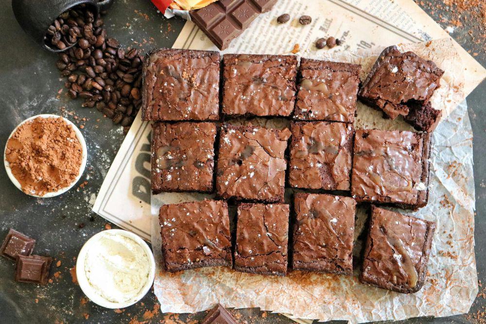 8 Tips Membuat Crust Brownies yang Mengkilap dan Mulus