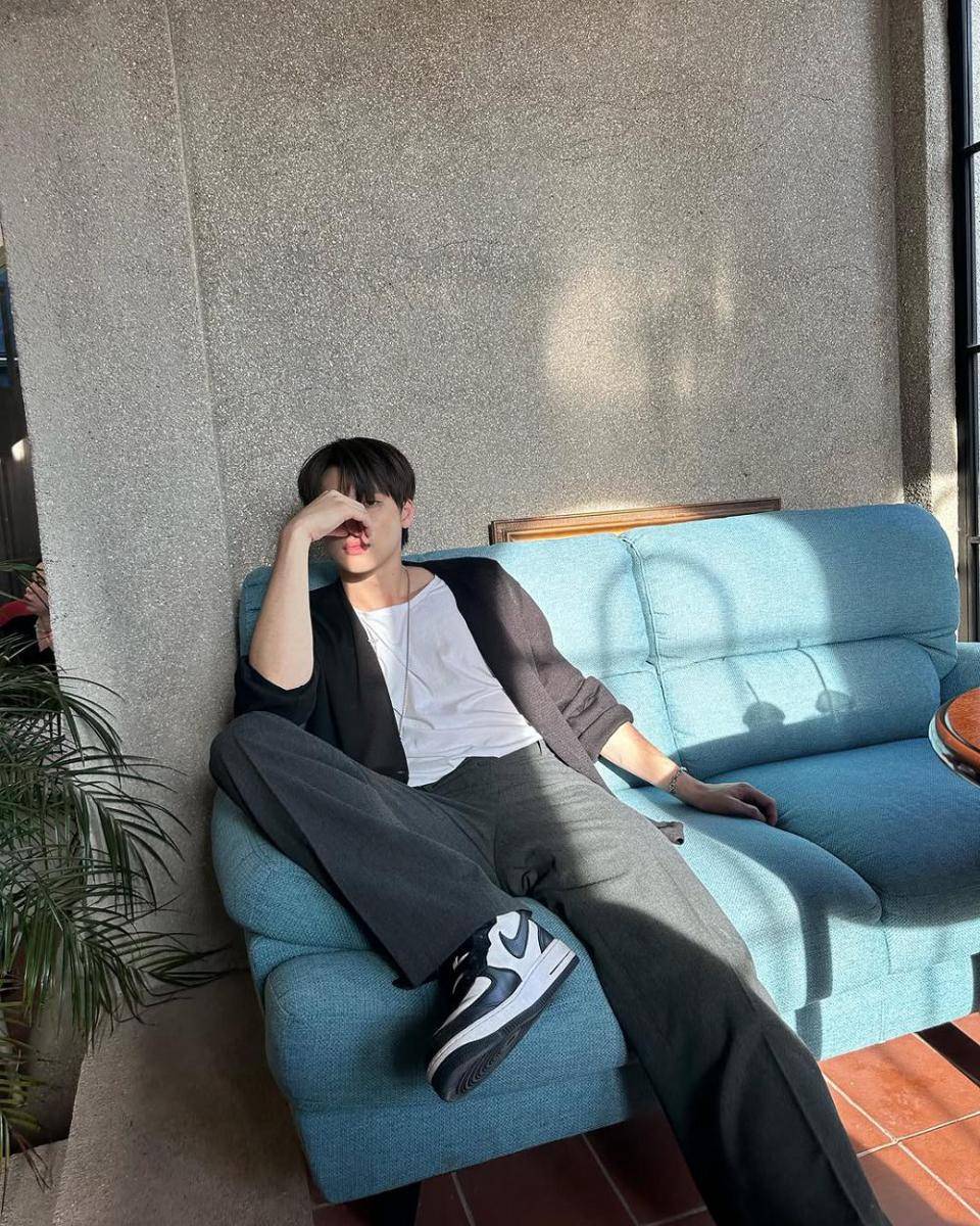 OOTD pakai cardigan ala Mean Phiravich (instagram.com/m34nismind)